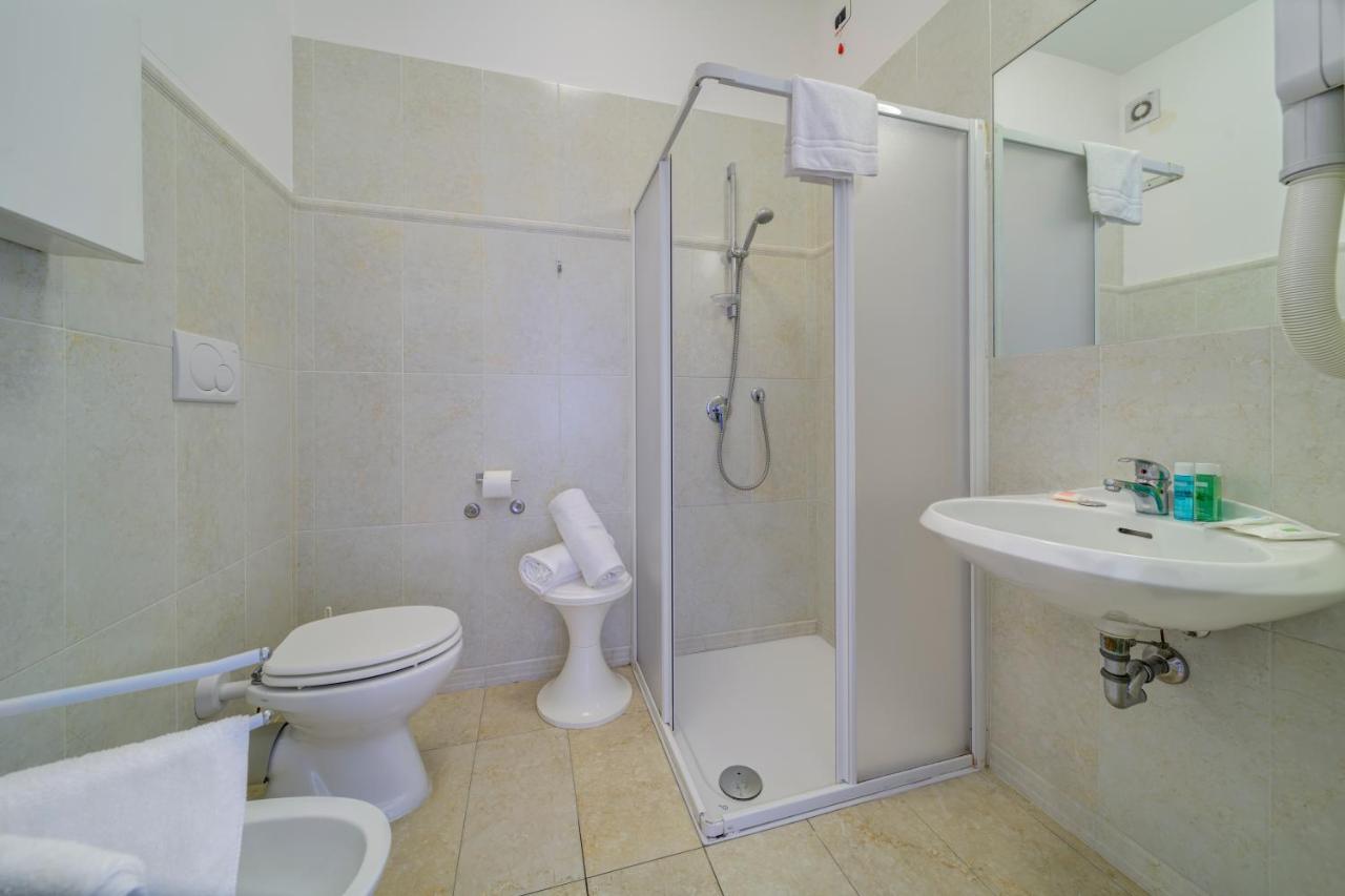 Hotel Carlton Beach Rimini Exterior photo