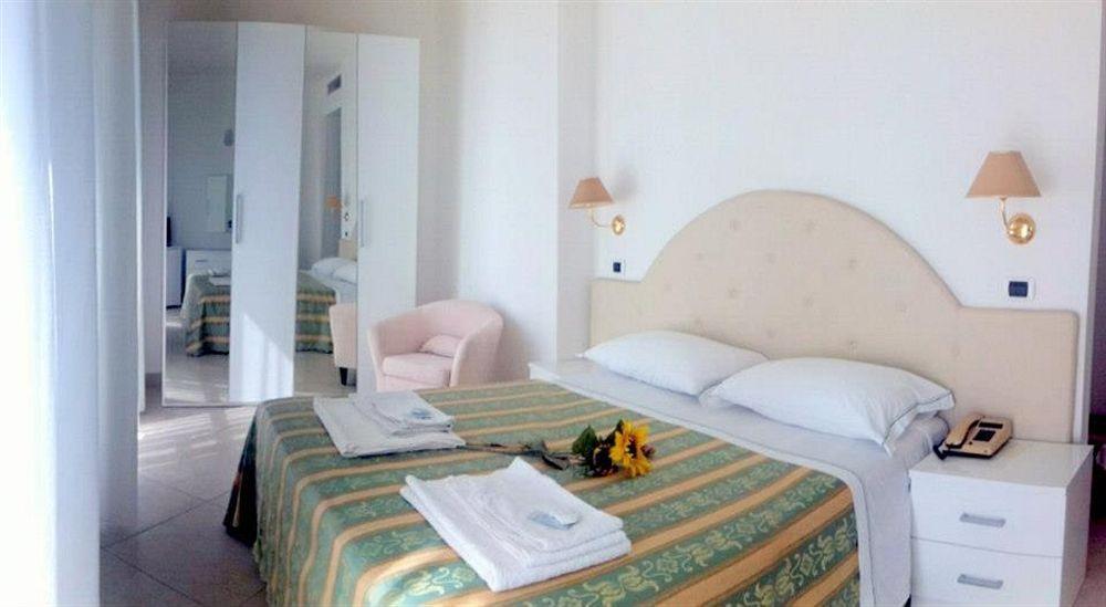 Hotel Carlton Beach Rimini Exterior photo