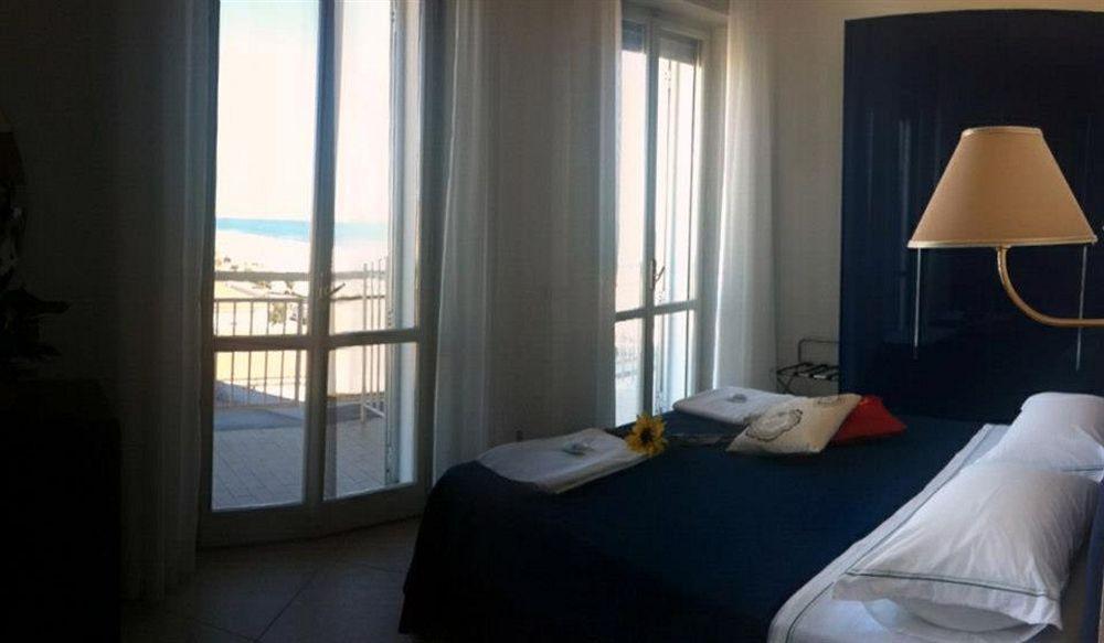 Hotel Carlton Beach Rimini Exterior photo
