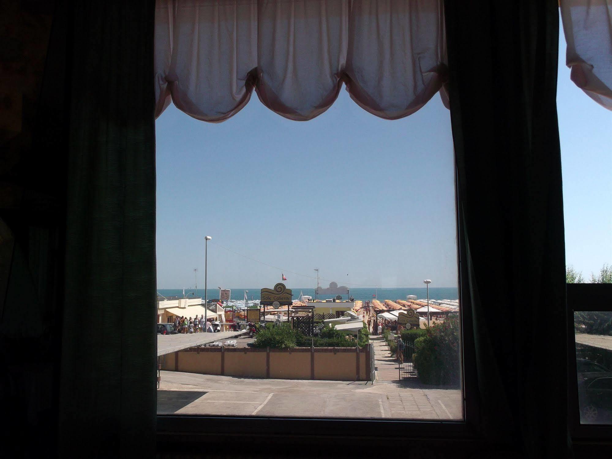 Hotel Carlton Beach Rimini Exterior photo