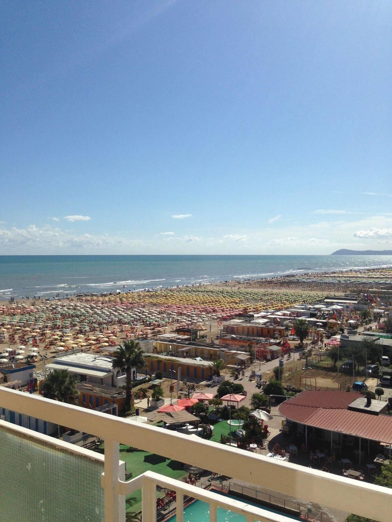 Hotel Carlton Beach Rimini Exterior photo