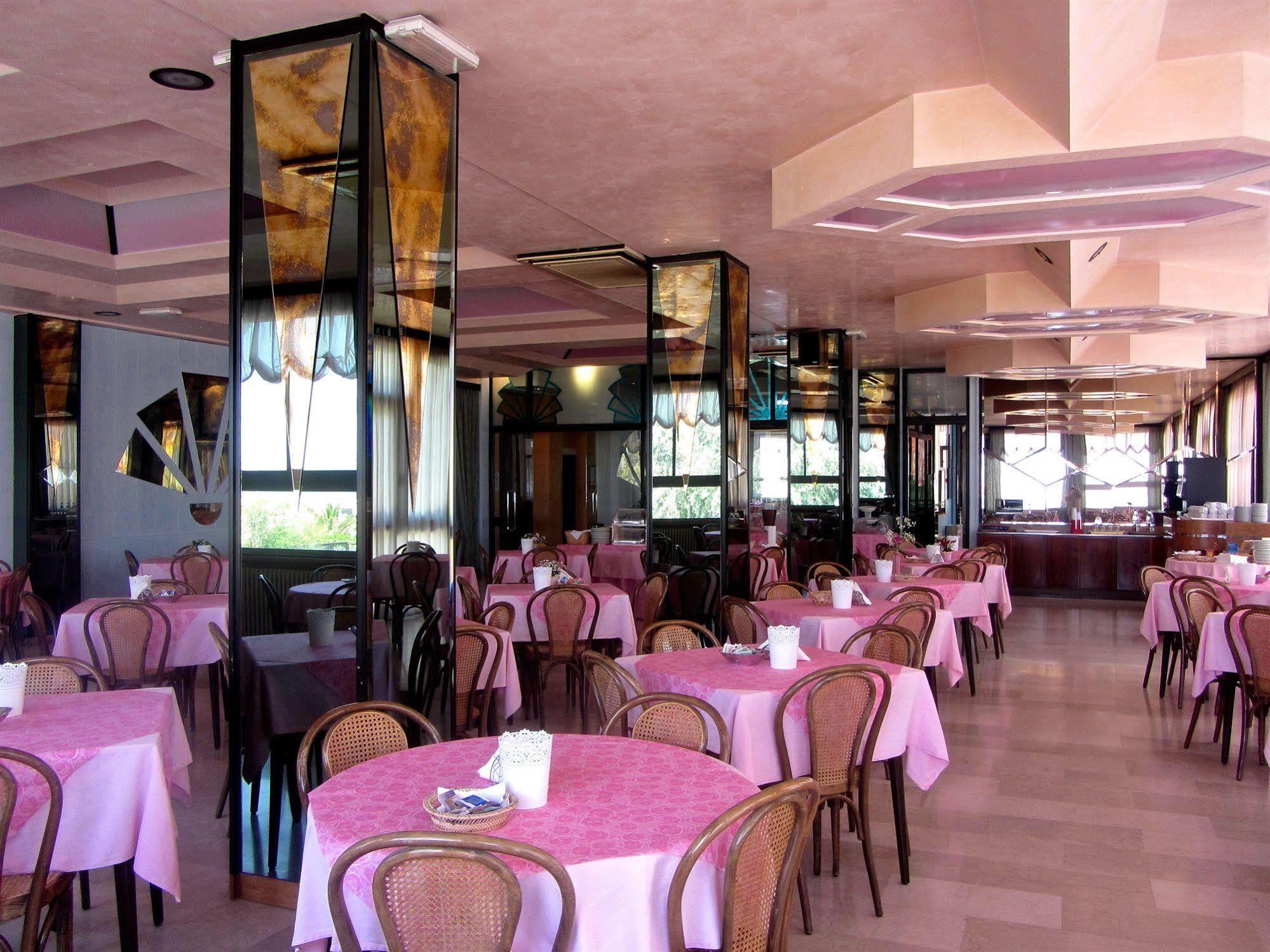 Hotel Carlton Beach Rimini Exterior photo